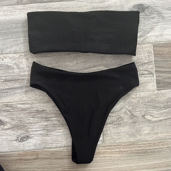 Black swimsuit - Picture 2 of 2